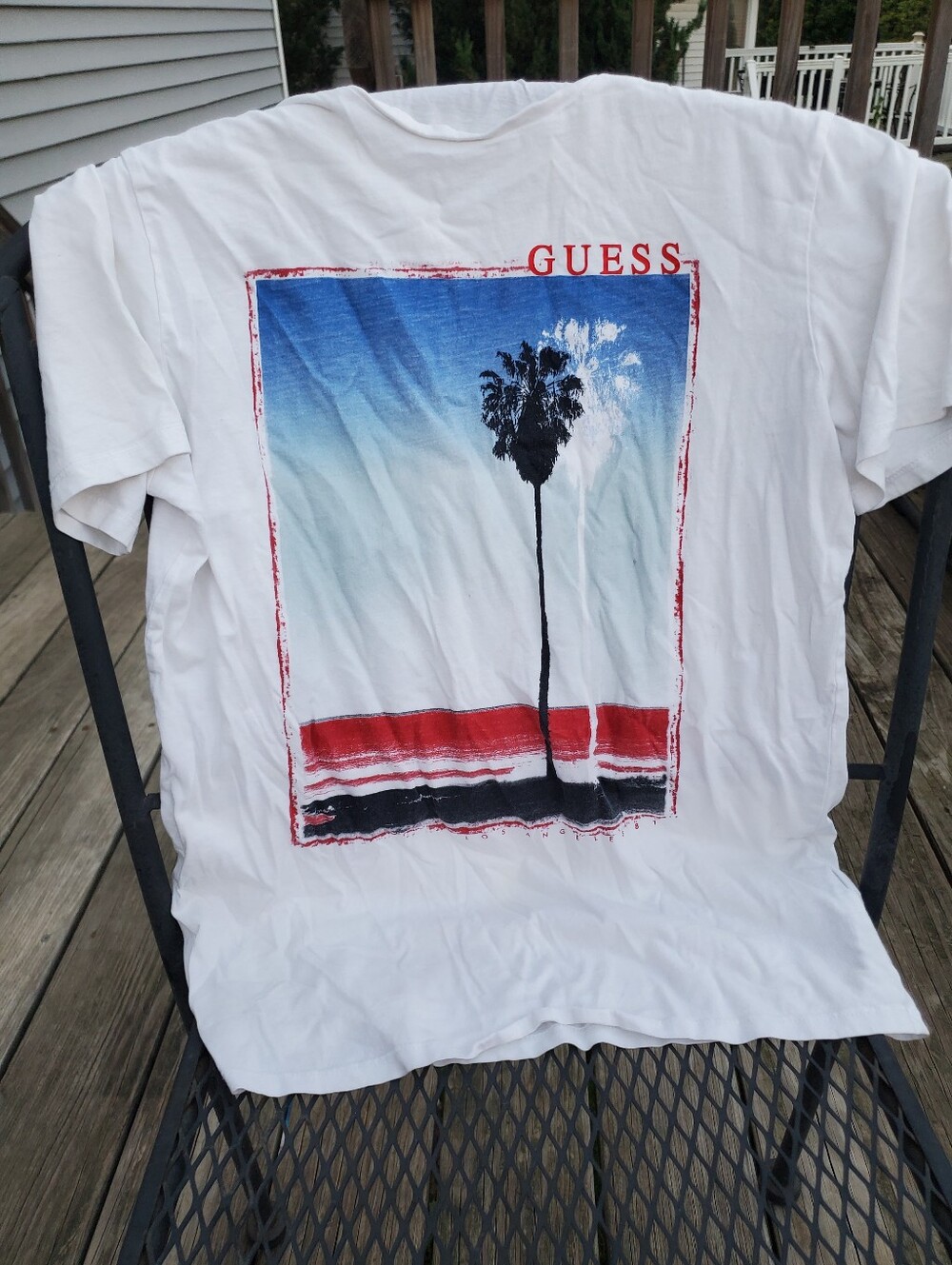 Retro Vibes! Guess Los Angeles California Palm Tree Graphic Tee